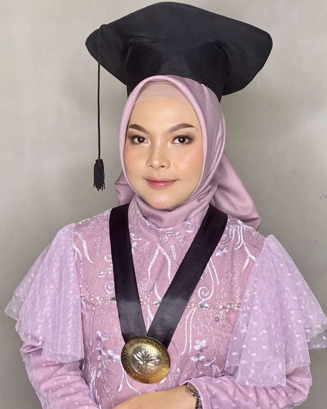 jasa make up wisuda surabaya terbaik